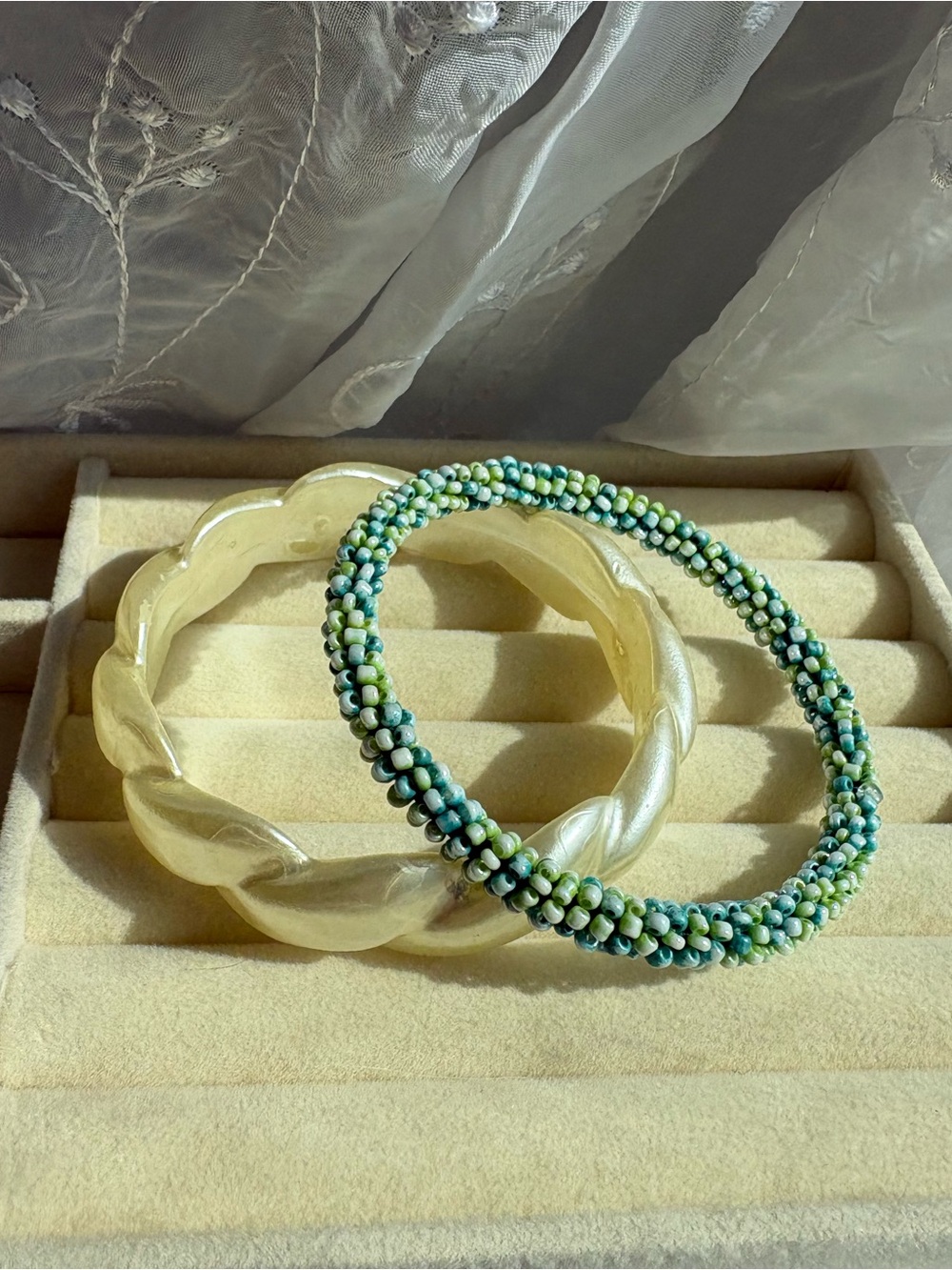 VINTAGE Bracelet Set Beaded Green and Teal Bracelet Set - Stackable Bangles - Picture 4 of 6